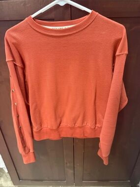 FLETCH Long-Sleeve Button Arm Top